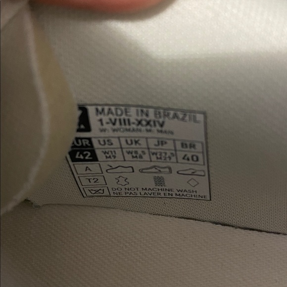 Veja Men's Classic White and Black Sneakers - Picture 3 of 3